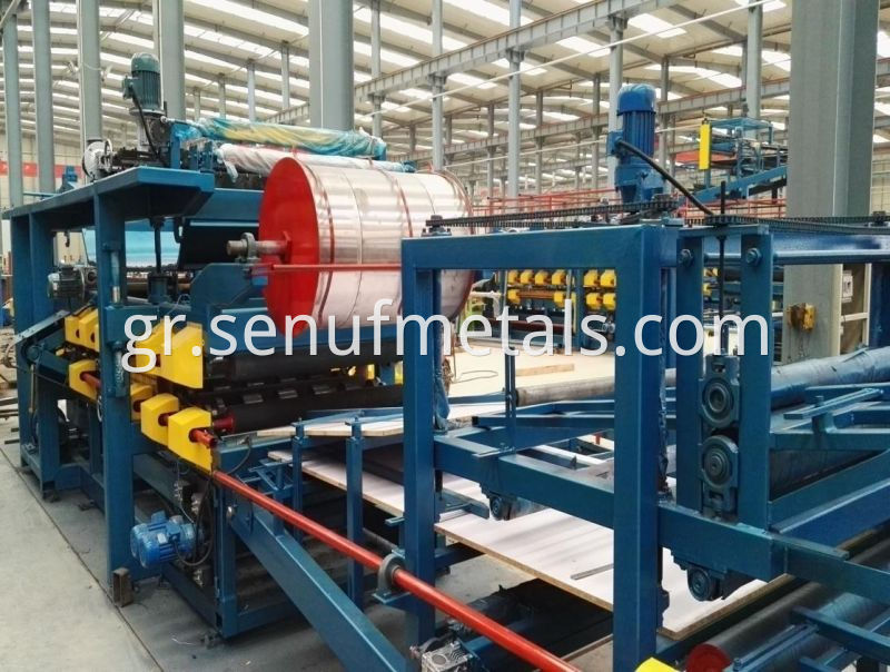 Cladding steel sheets EPS and rockwool sandwich panel forming machine (3)